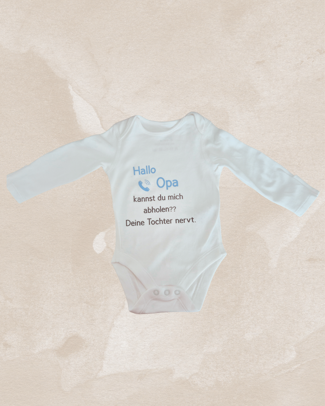 Frecher Babybody: „Hallo Opa, kannst du mich abholen?? Deine Tochter nervt.“