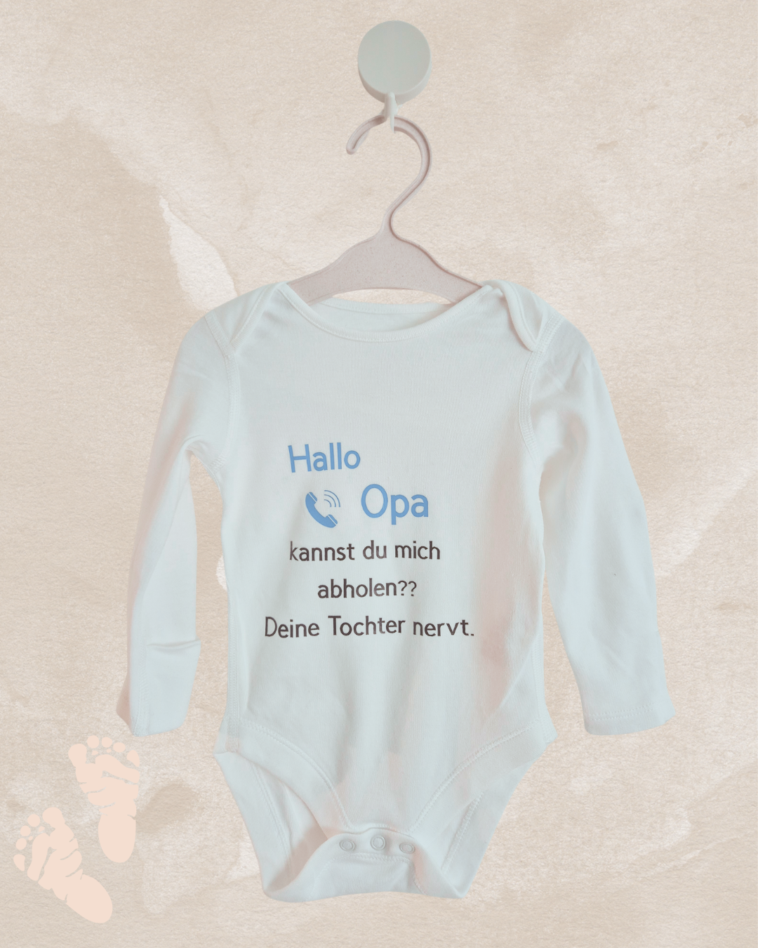 Frecher Babybody: „Hallo Opa, kannst du mich abholen?? Deine Tochter nervt.“